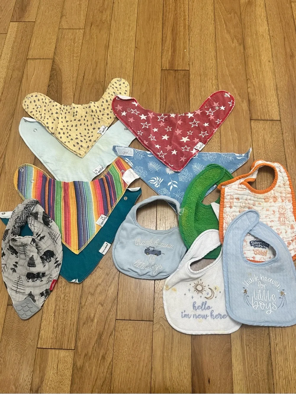 Nuby copper pearl Baby boy Bib Set – Blue, Red, Green, Yellow & Multi Colored